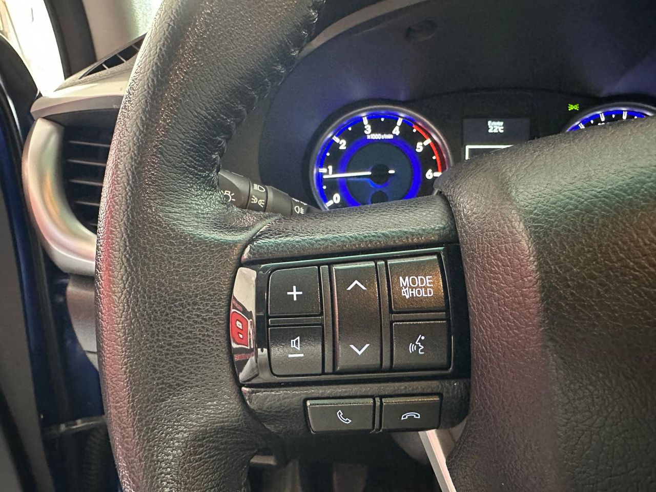 Toyota Hilux 2.4 D4D Cabina Doble VX  - Foto 26