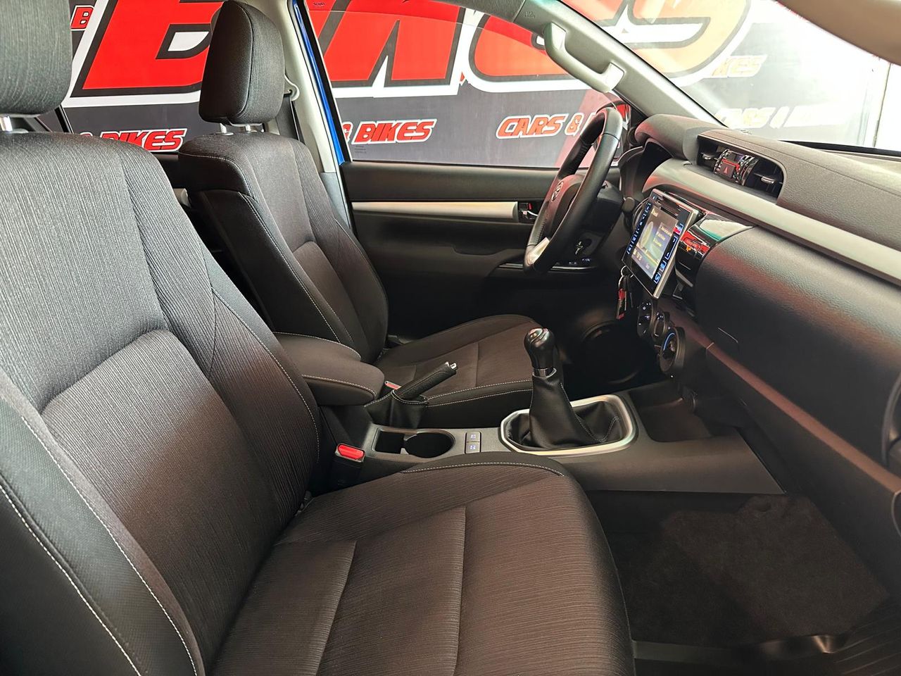 Toyota Hilux 2.4 D4D Cabina Doble VX  - Foto 17