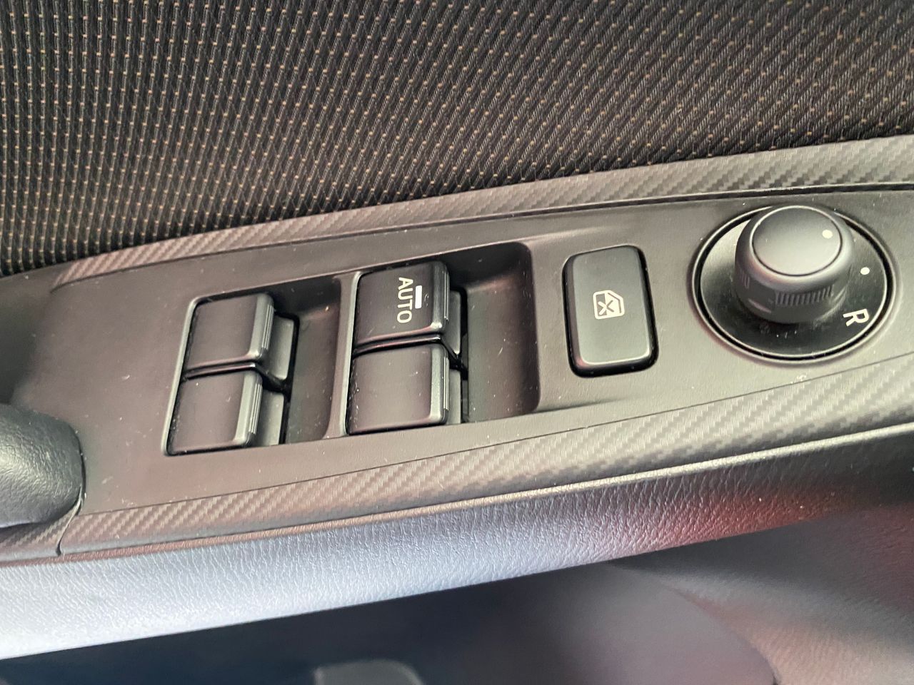 Mazda 2 1.5 GE 66kW 90CV Black Tech Edition AT  - Foto 17