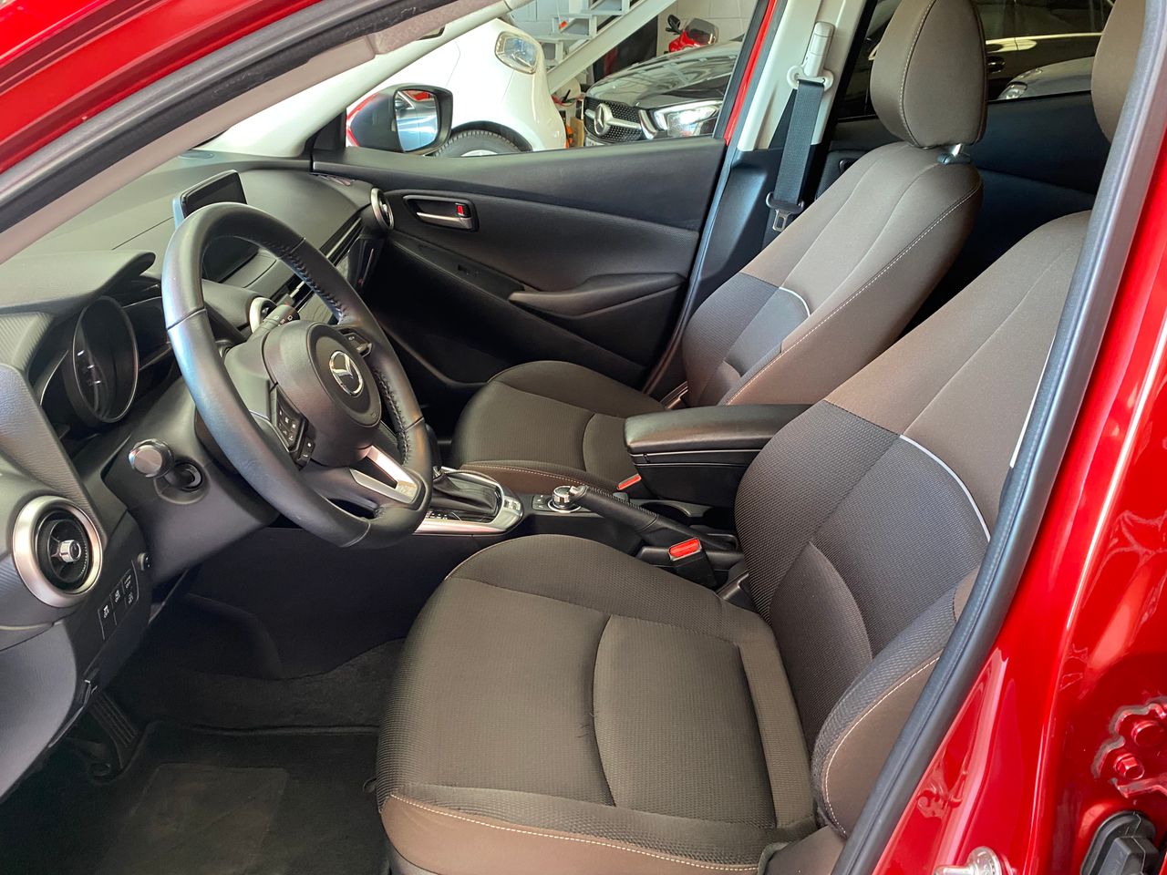 Mazda 2 1.5 GE 66kW 90CV Black Tech Edition AT  - Foto 16