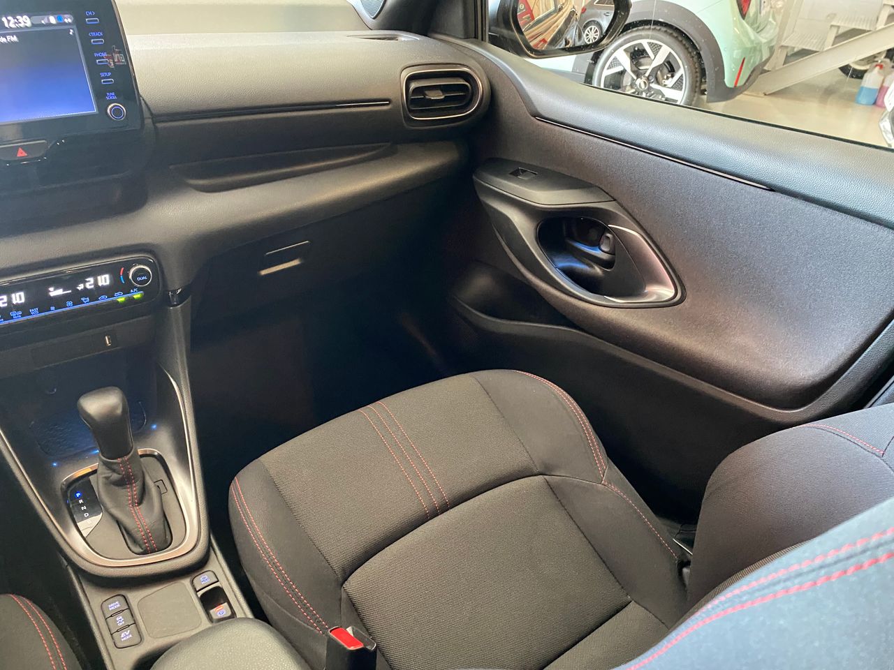 Toyota Yaris 1.5 120H GR Sport  - Foto 10