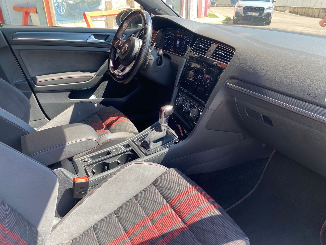 Volkswagen Golf GTI TCR 2.0 TSI 213kW290CV DSG  - Foto 9