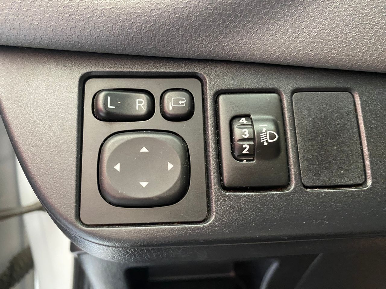 Toyota Yaris Hybrid Active  - Foto 17