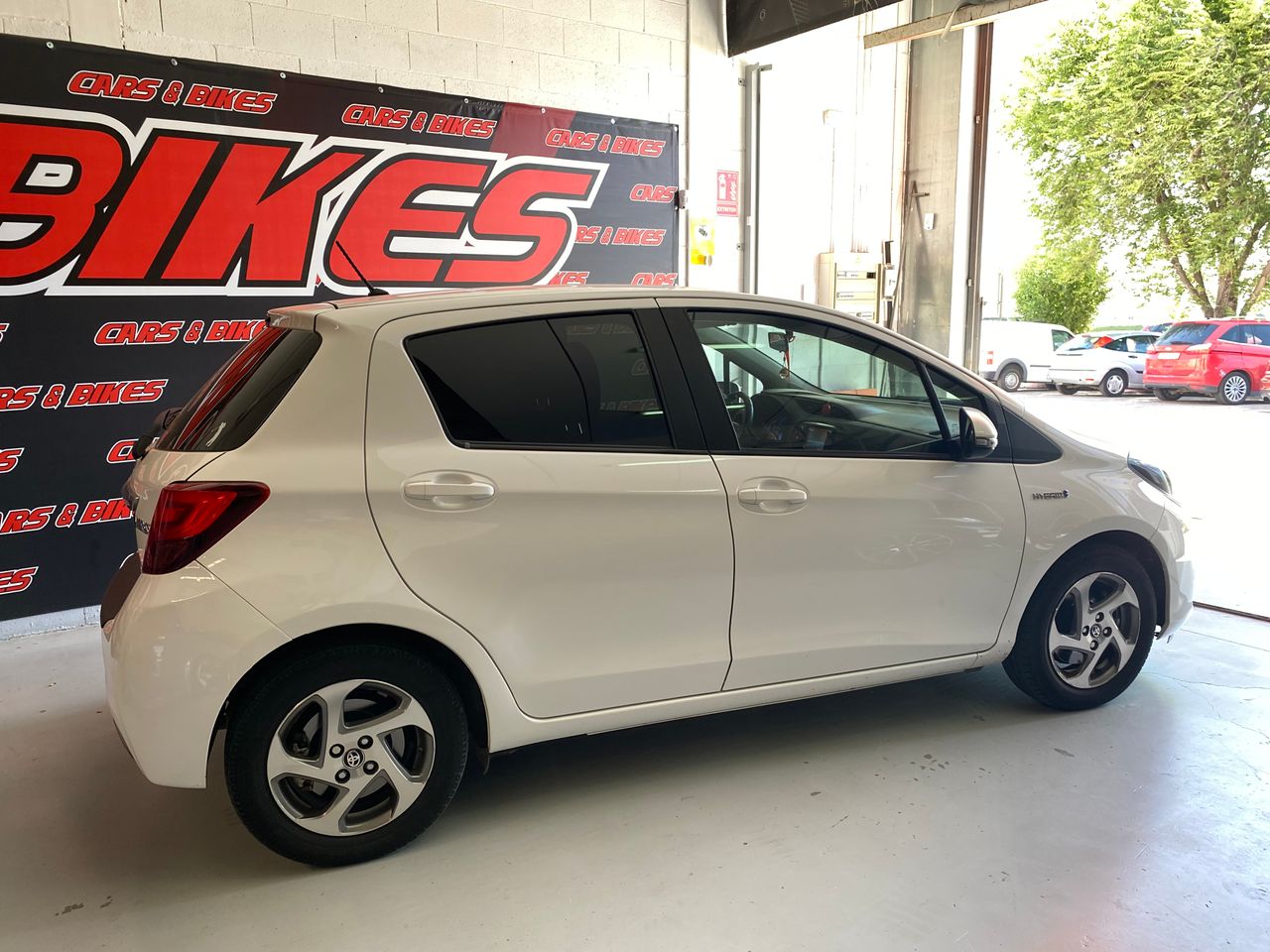 Toyota Yaris Hybrid Active  - Foto 11