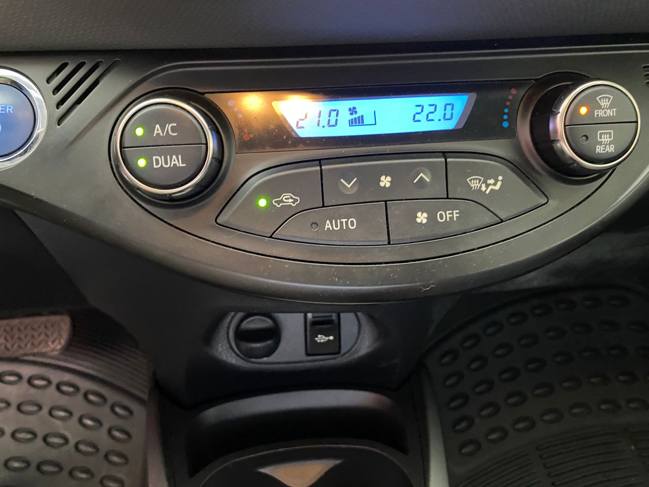 Toyota Yaris Hybrid Active  - Foto 19
