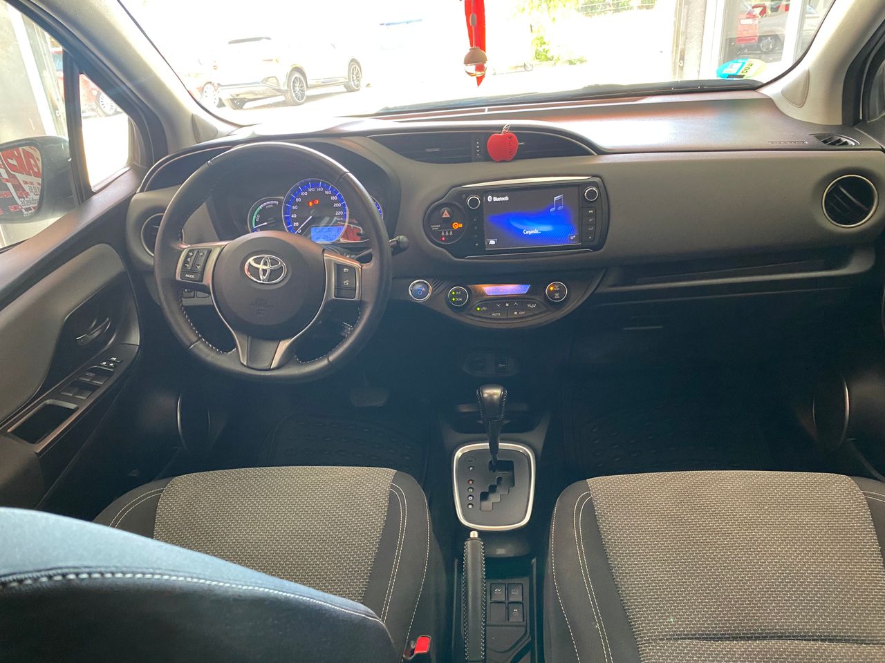 Toyota Yaris Hybrid Active  - Foto 14