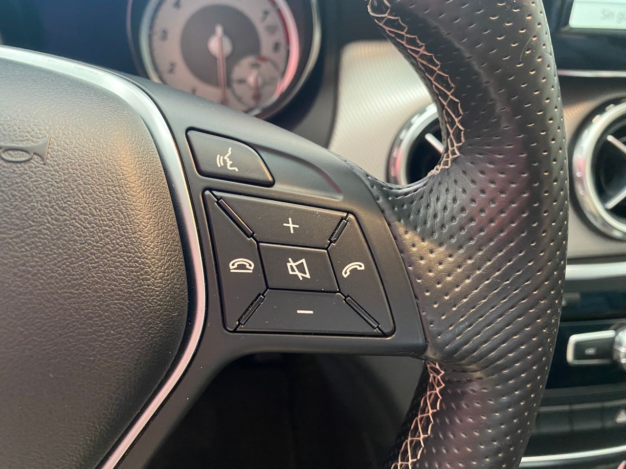 Mercedes GLA 200 URBAN  - Foto 23