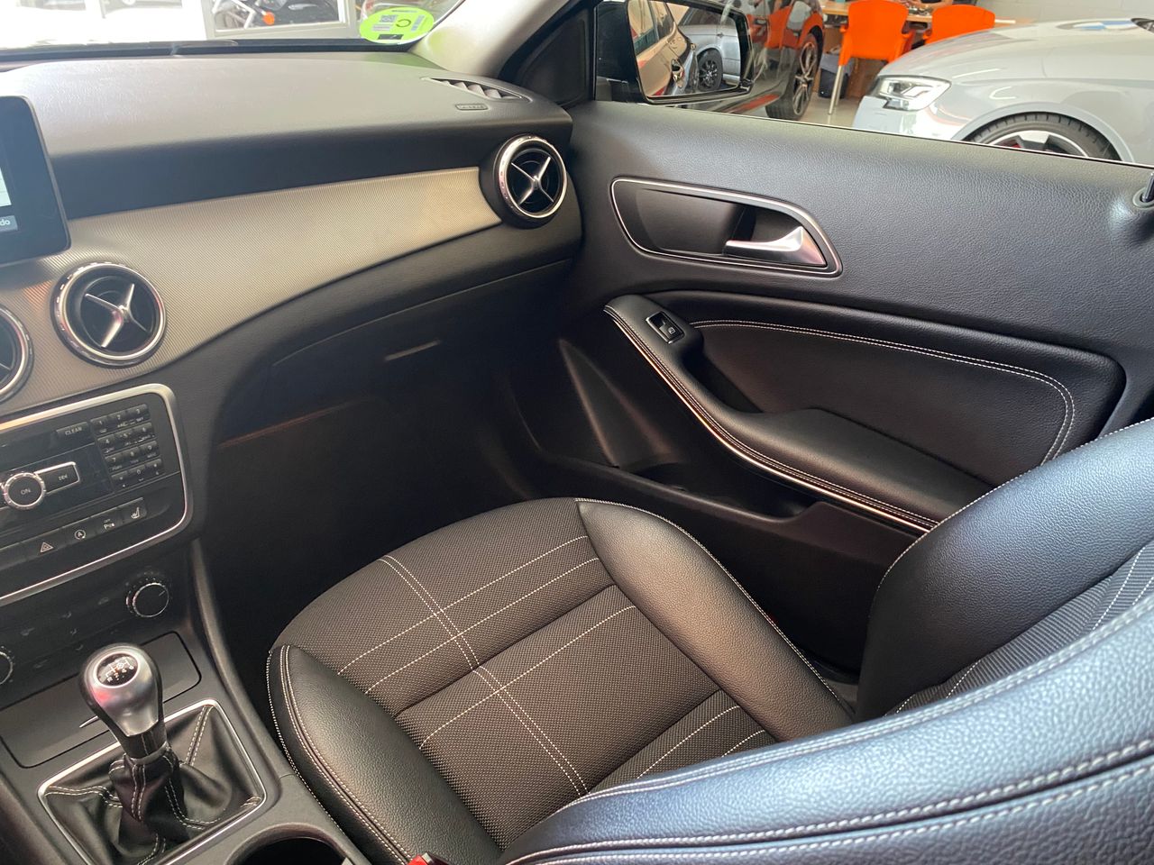 Mercedes GLA 200 URBAN  - Foto 14