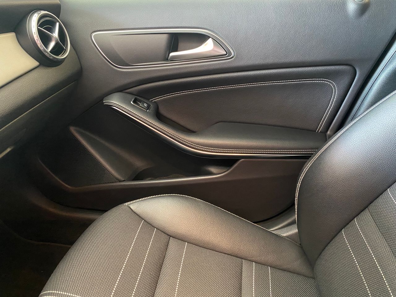 Mercedes GLA 200 URBAN  - Foto 24