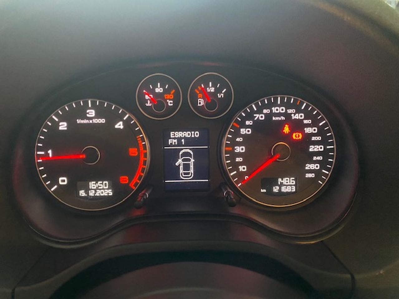 Audi A3 1.6 TDI AMBIENTE - Foto 12