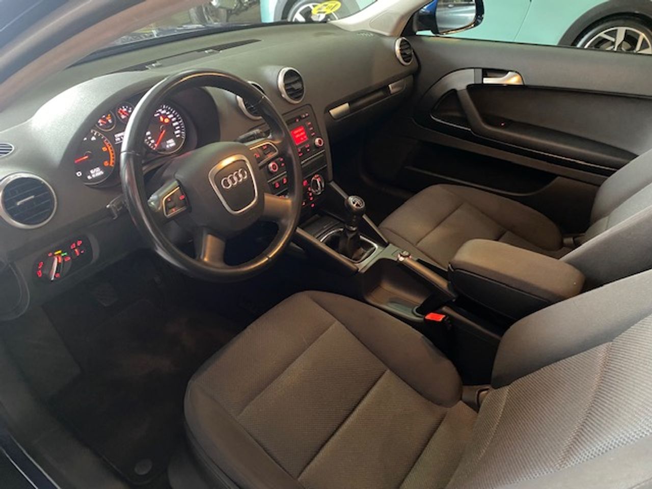 Audi A3 1.6 TDI AMBIENTE - Foto 14