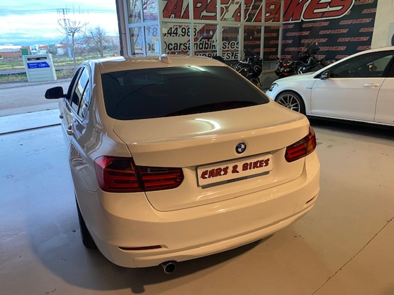 BMW Serie 3 318d Berlina - Foto 9