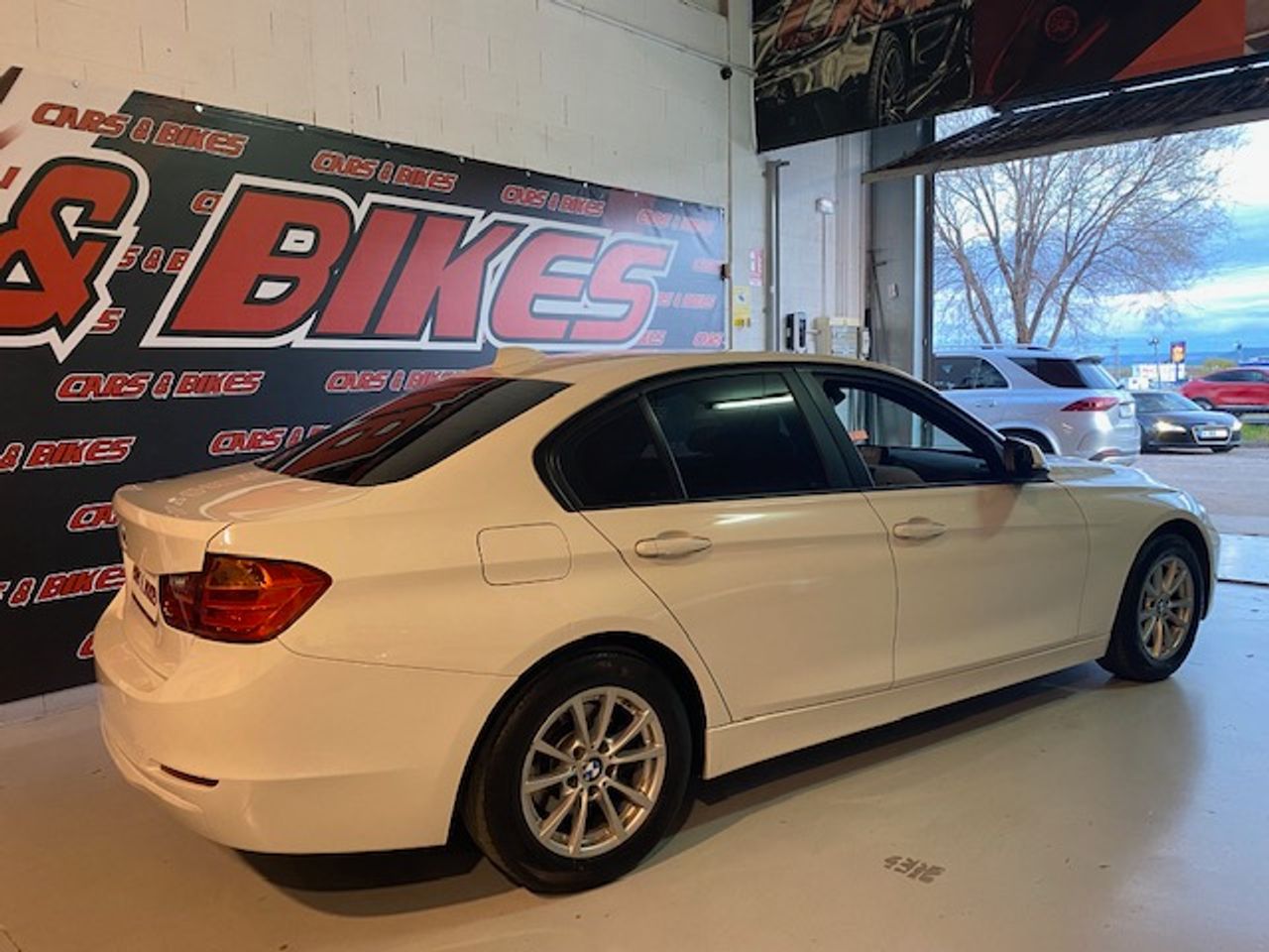 BMW Serie 3 318d Berlina - Foto 7