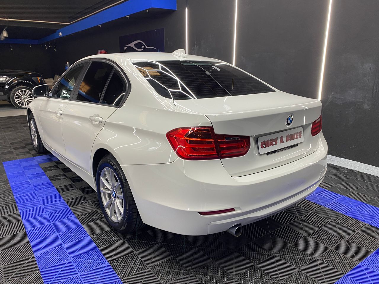 BMW Serie 3 318d Berlina - Foto 10