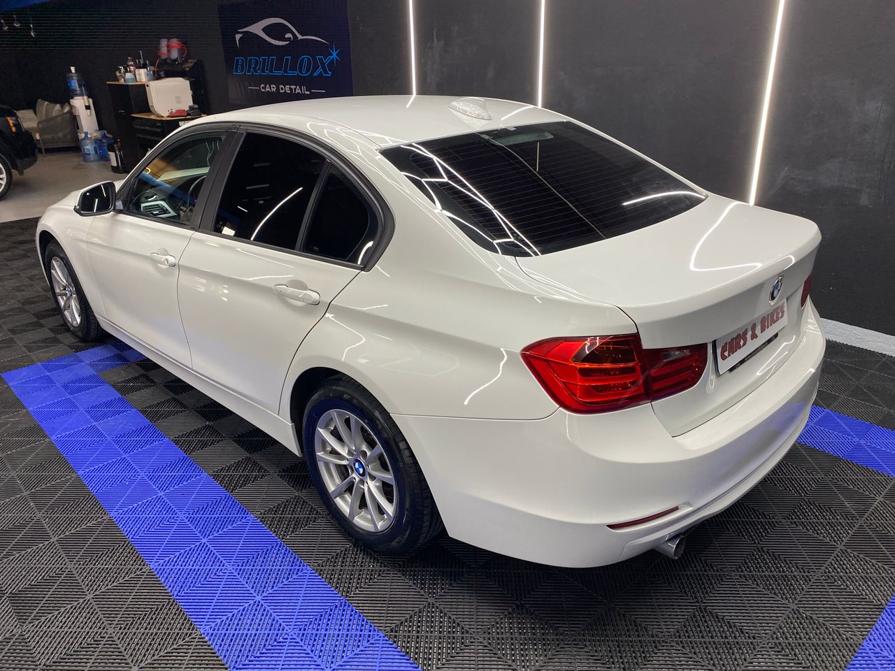 BMW Serie 3 318d Berlina - Foto 9