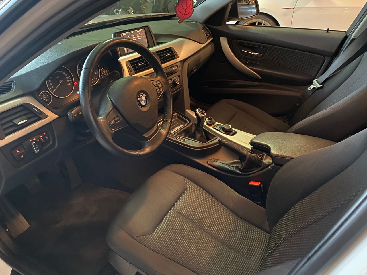 BMW Serie 3 318d Berlina - Foto 37