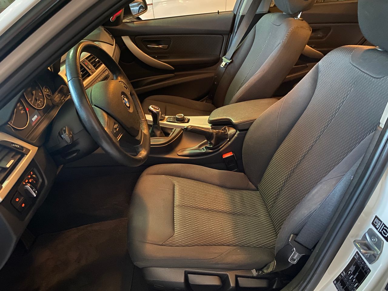 BMW Serie 3 318d Berlina - Foto 39