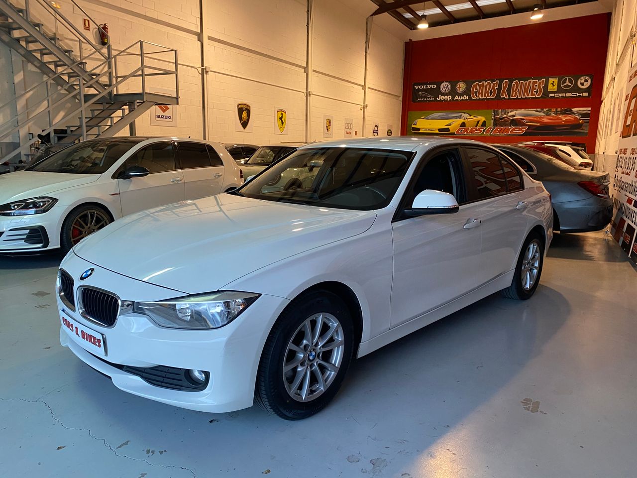 BMW Serie 3 318d Berlina - Foto 15