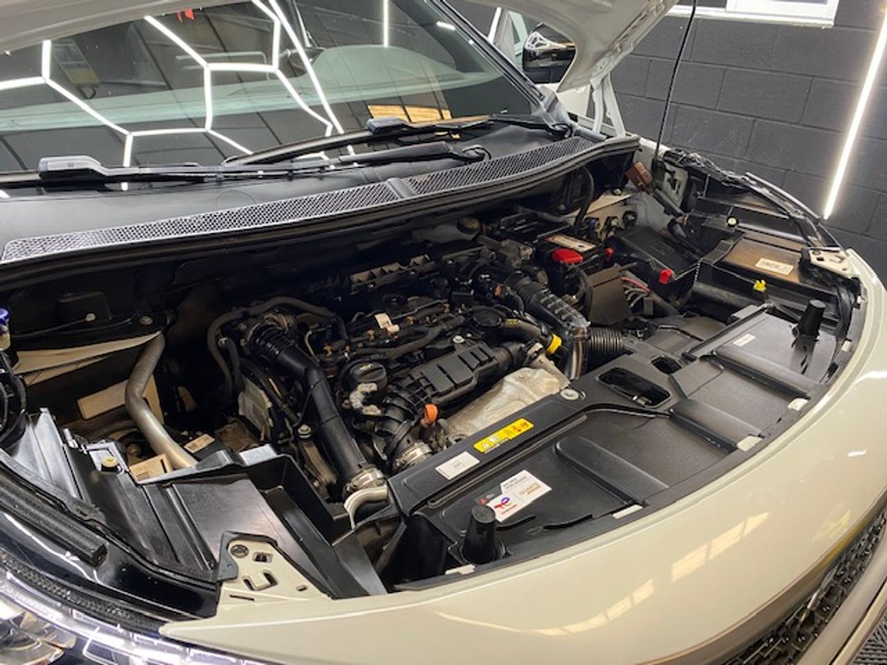 Peugeot 3008 Hybrid 1.5 BlueHDi 96kW 130CV SS GT Line - Foto 27