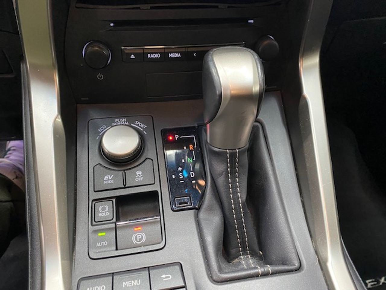 Lexus NX 2.5 300h Corporate 2WD  Navibox - Foto 15