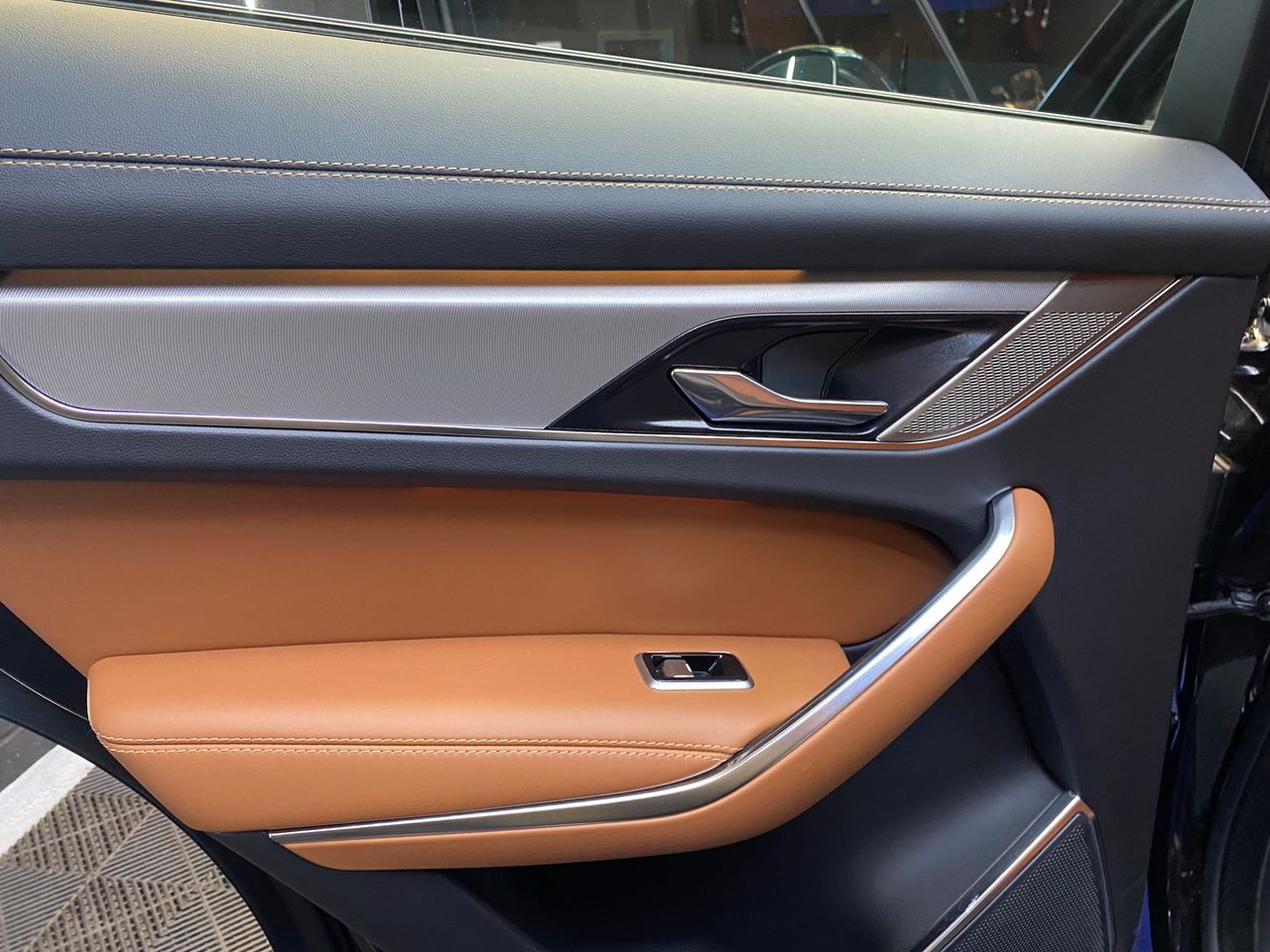 Jaguar F-Pace 2.0 I4 PHEV 404PS AWD Auto RDynamic SE - Foto 25