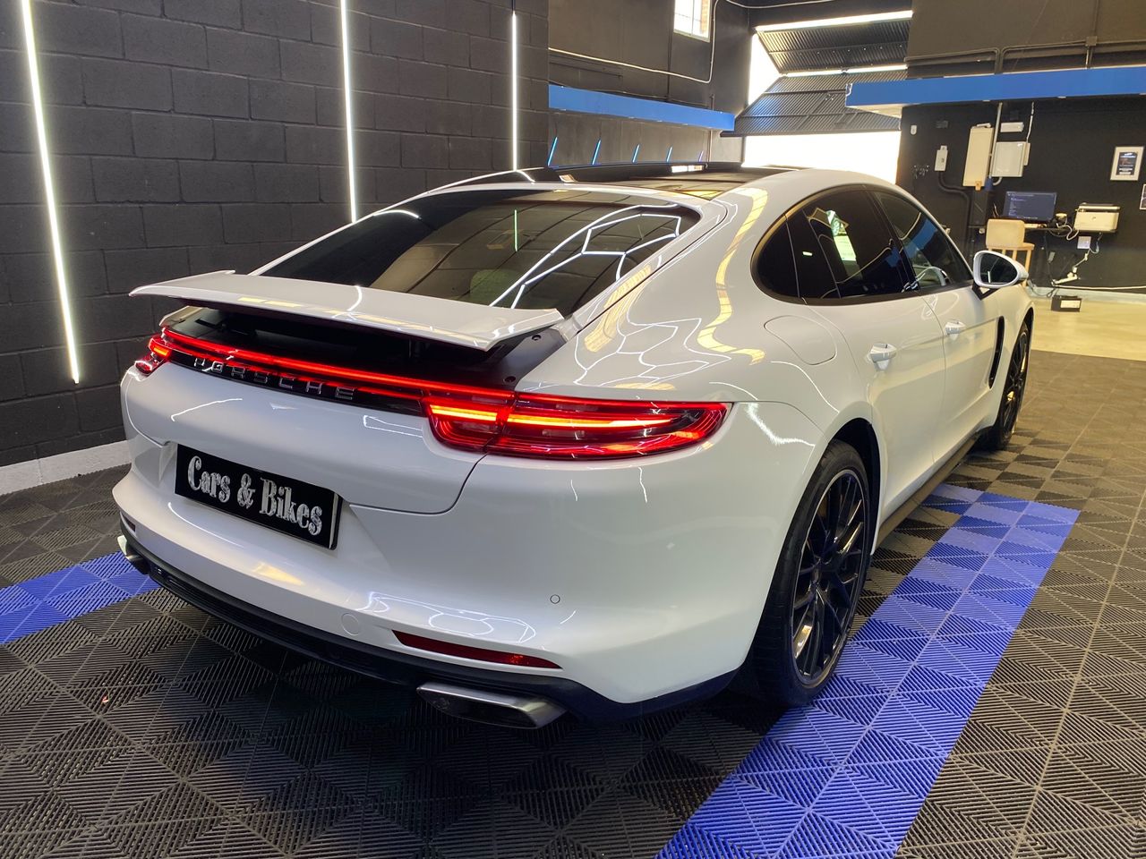 Porsche Panamera 4 E-Hybrid Executive - Foto 24