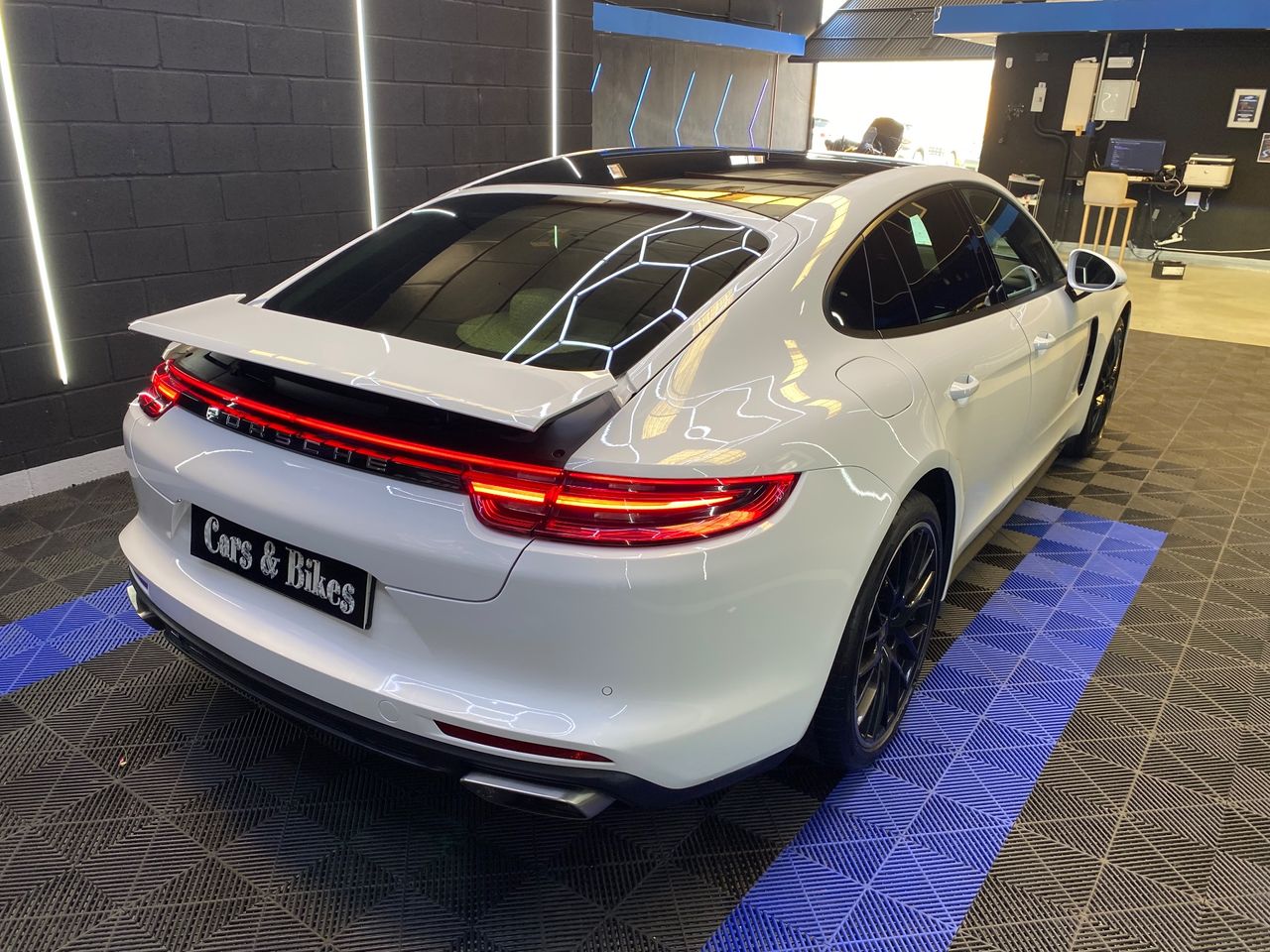 Porsche Panamera 4 E-Hybrid Executive - Foto 23