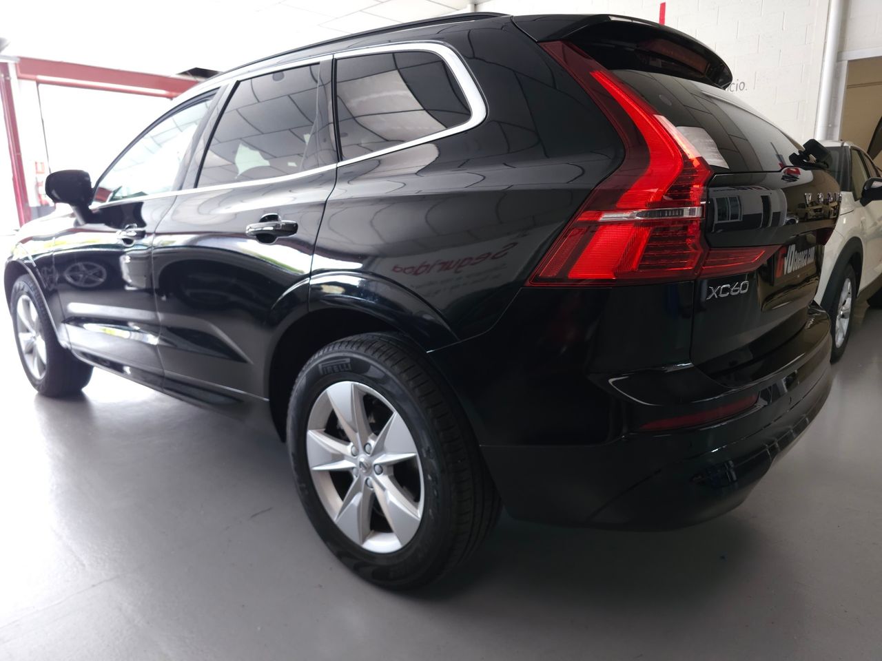 Volvo XC60 2.0 B4 MILD HYBRID D CORE 200 CV - Foto 8
