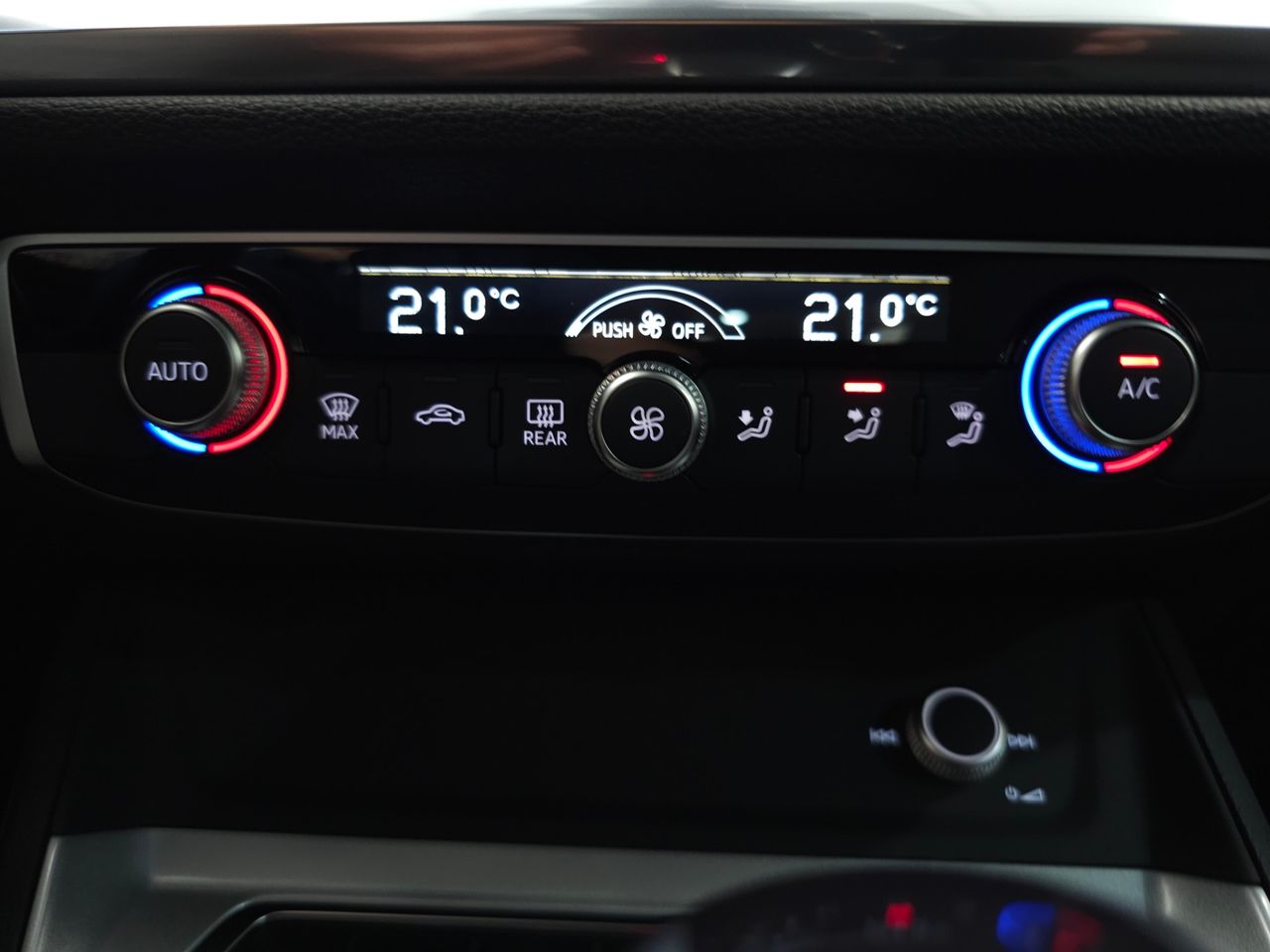 Audi Q3 35 TDI 150CV STRONIC - Foto 26
