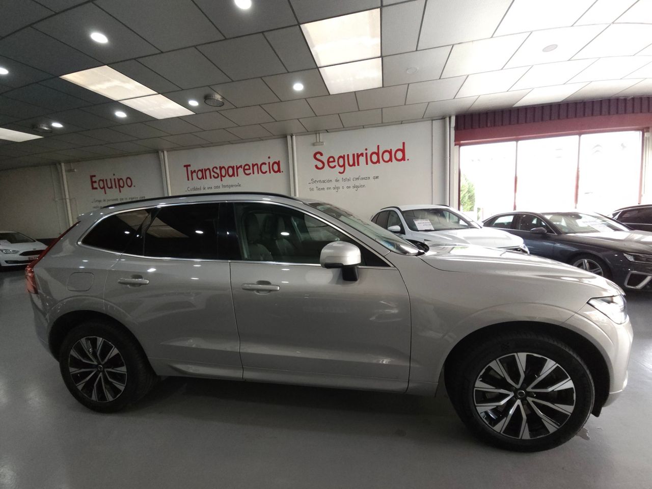 Volvo XC60 2.0 B4 MILD-HYBRID D CORE 197 CV - Foto 4