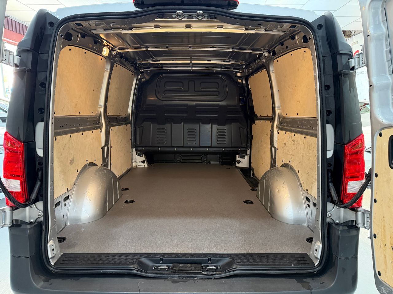 Mercedes Vito 114 CDI LARGA RWD - Foto 22