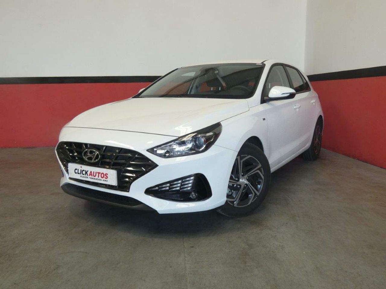 Hyundai i30 con luces de conduccion diurna tipo led  de segunda mano - hyundai i30 2021 /
