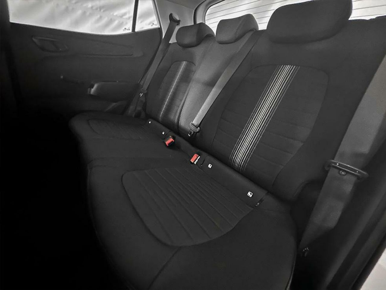 Hyundai i10 1.0 MPI 63CV Essence Connect - foto 16