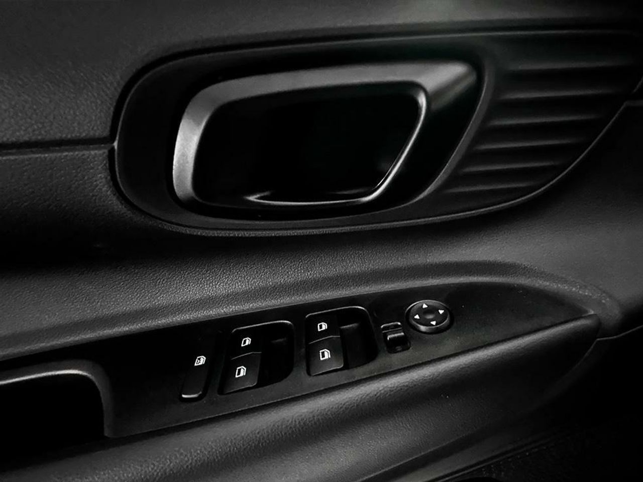 Hyundai i20 1.2 MPI 79CV Essence - foto 14