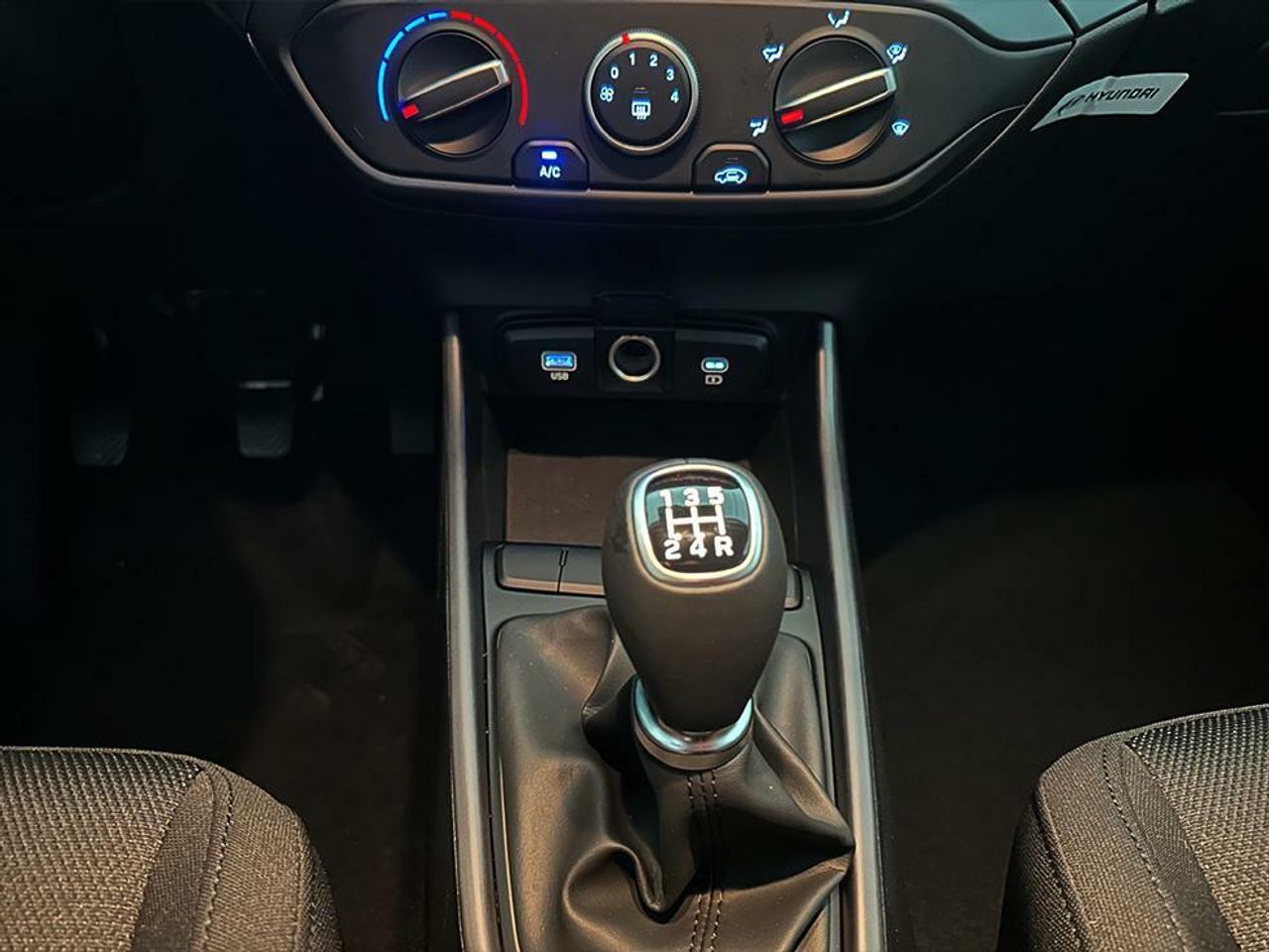 Hyundai i20 1.2 MPI 79CV Essence - foto 13