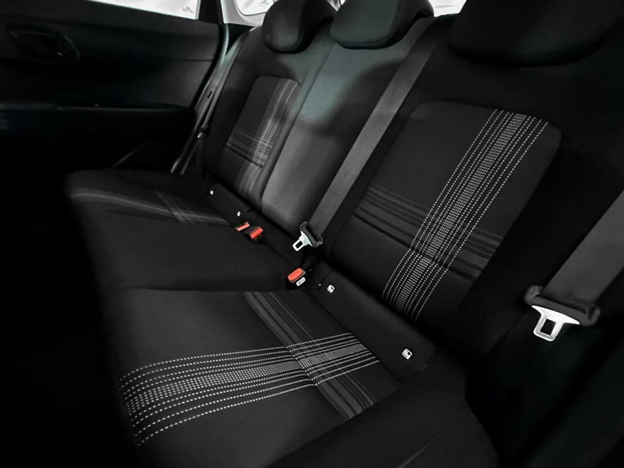 Hyundai i20 1.2 MPI 79CV Essence - foto 16