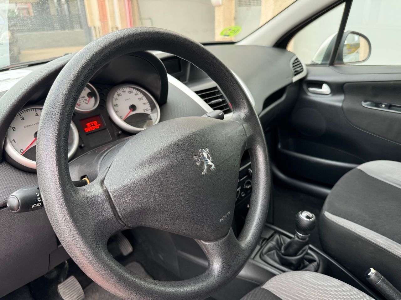 Peugeot 207 Confort 1.4 75