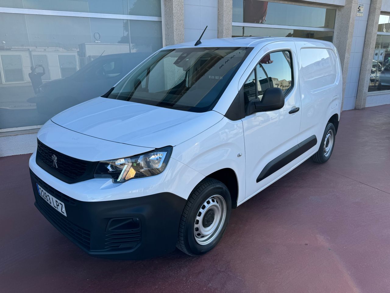 Peugeot Partner PRO STANDARD 600KG BLUEHDI 100 S&S  