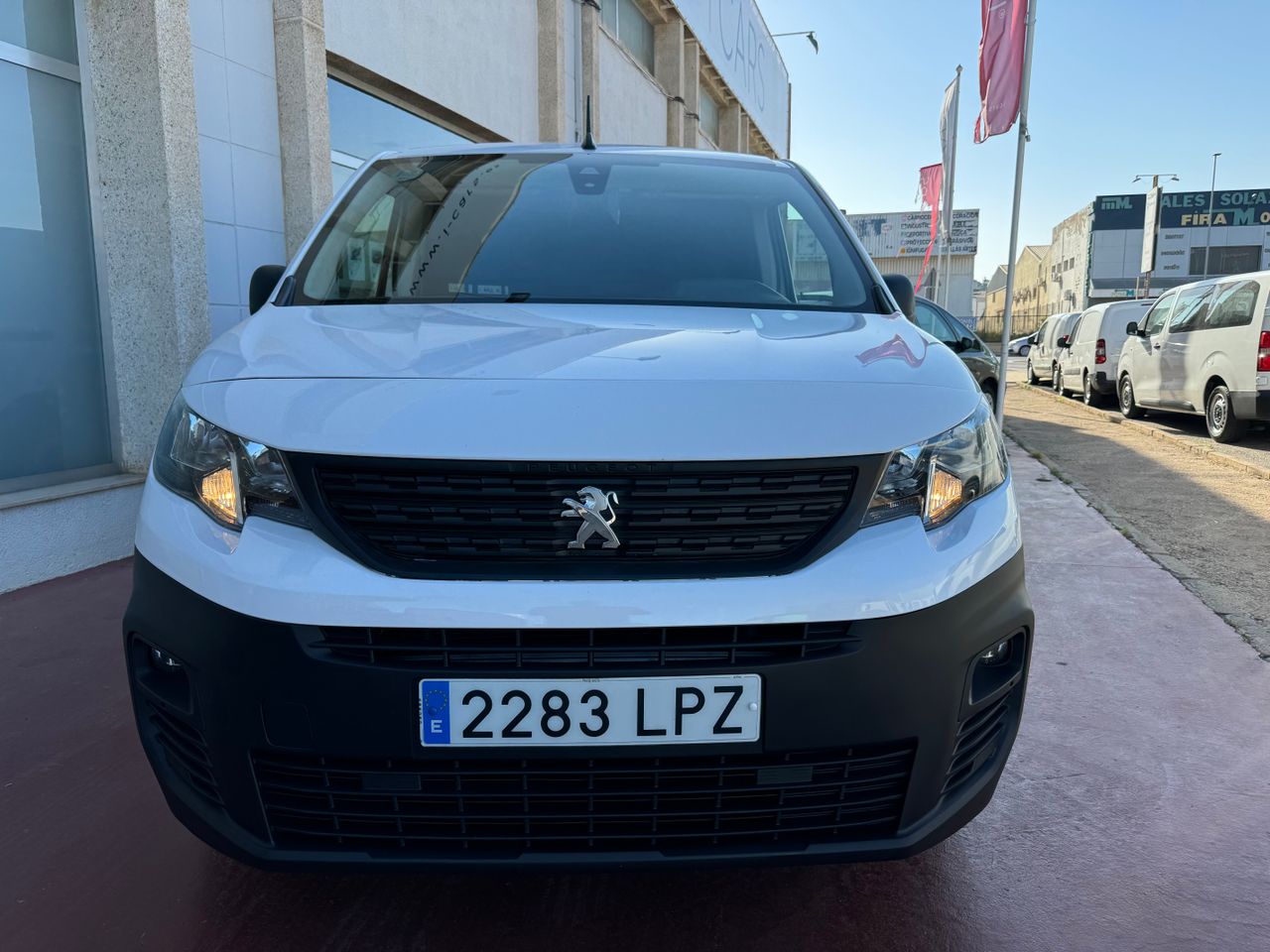 Peugeot Partner PRO STANDARD 600KG BLUEHDI 100 S&S  