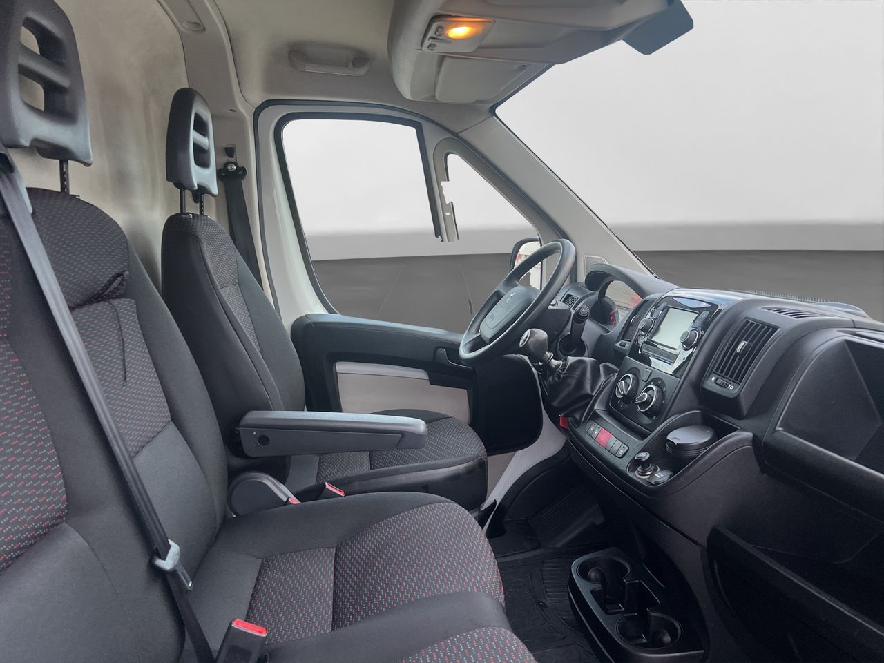 Peugeot Boxer 335 L3H2 BLHDI 130 FURGÓN PACK 