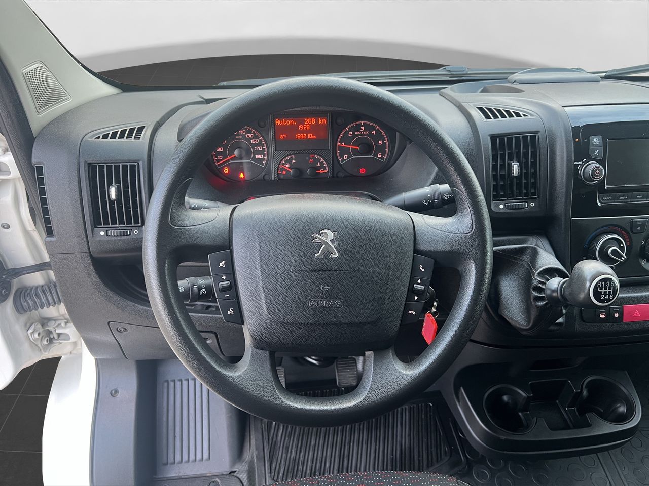 Peugeot Boxer 335 L3H2 BLHDI 130 FURGÓN PACK 