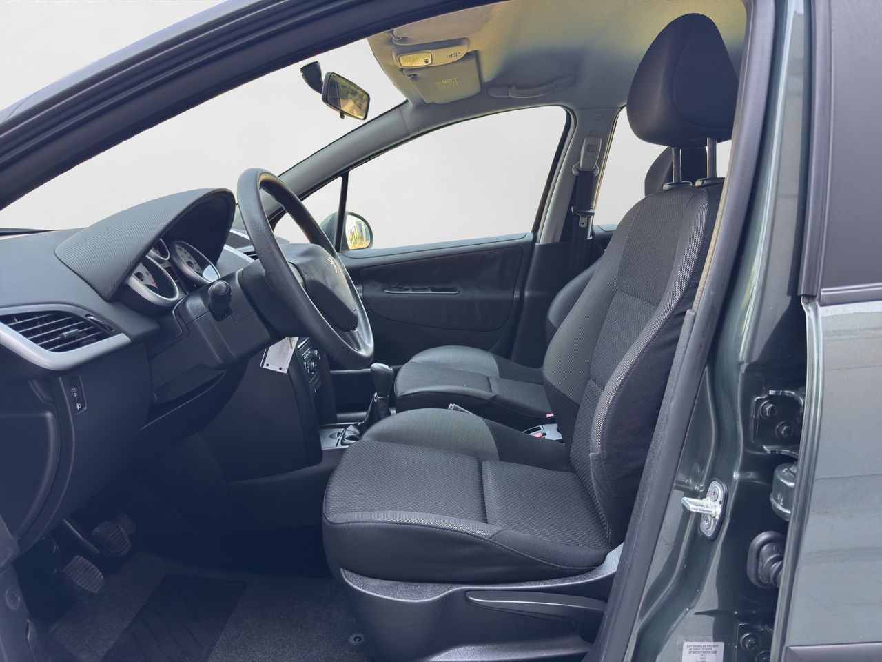 Peugeot 207 BUSINESS LINE 1.4i 75
