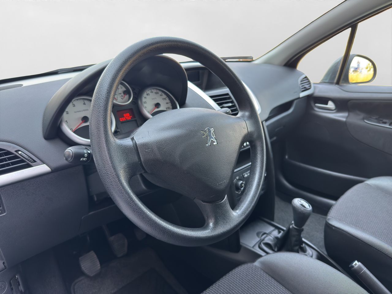 Peugeot 207 BUSINESS LINE 1.4i 75