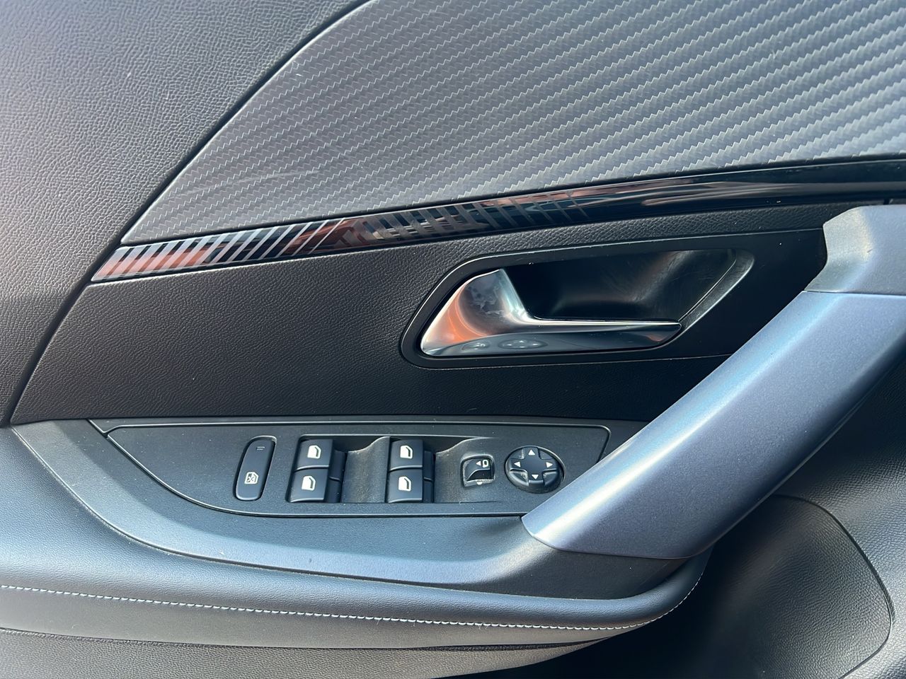 Peugeot 2008 Allure BlueHDI 100 S&S BVM6