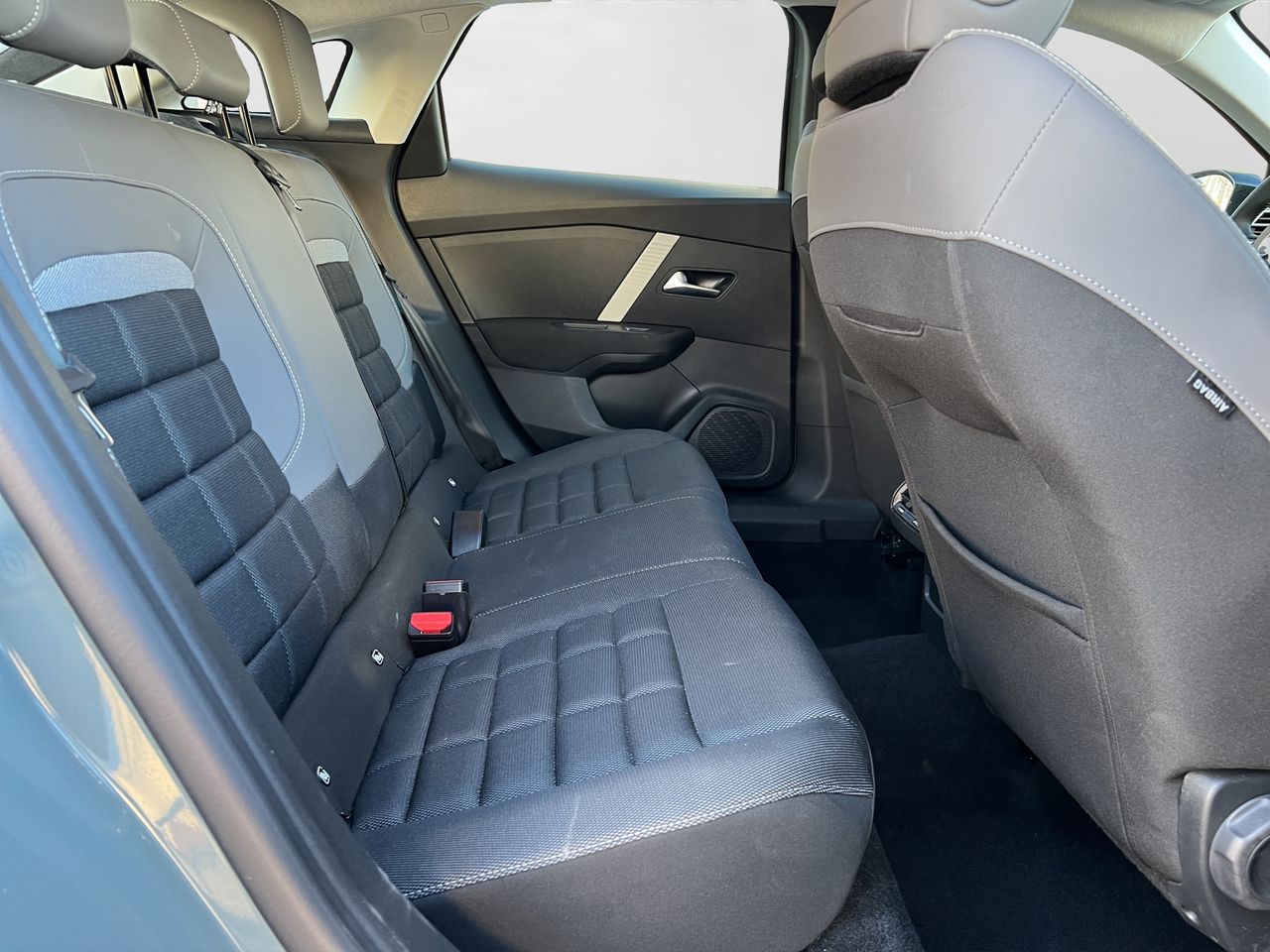 Citroën C4 HYBRID 136 e-DSC6 PLUS