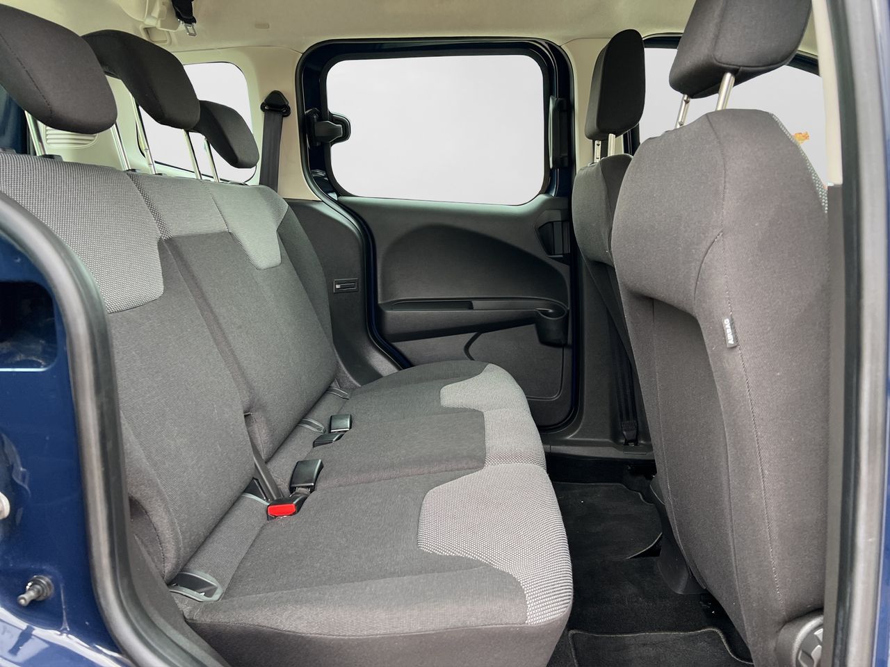 Ford Tourneo Courier 1.0 ECOBOOST AMBIENTE