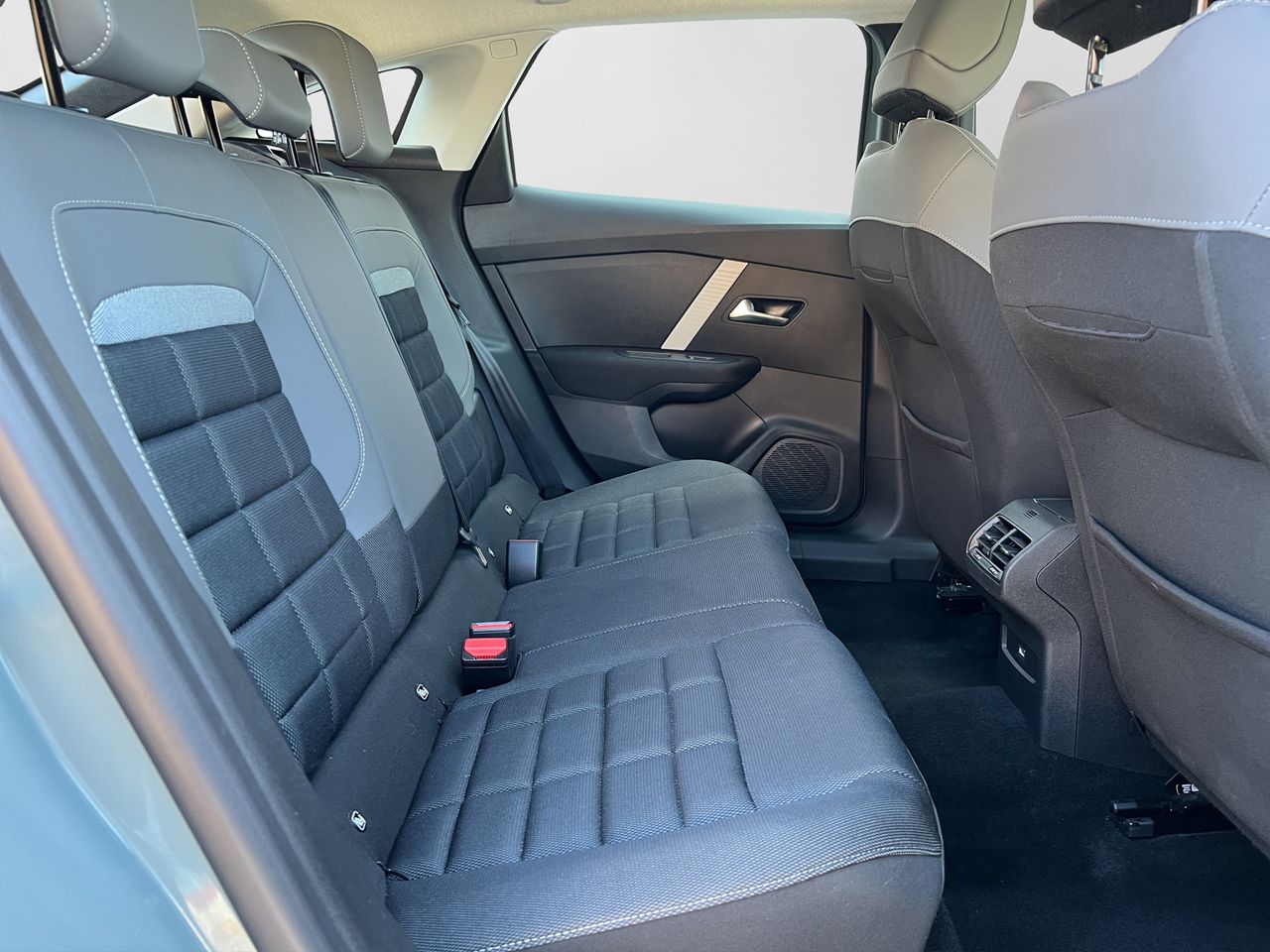 Citroën C4 HYBRID 136 e-DSC6 PLUS