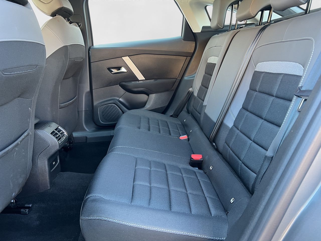 Citroën C4 HYBRID 136 e-DSC6 PLUS