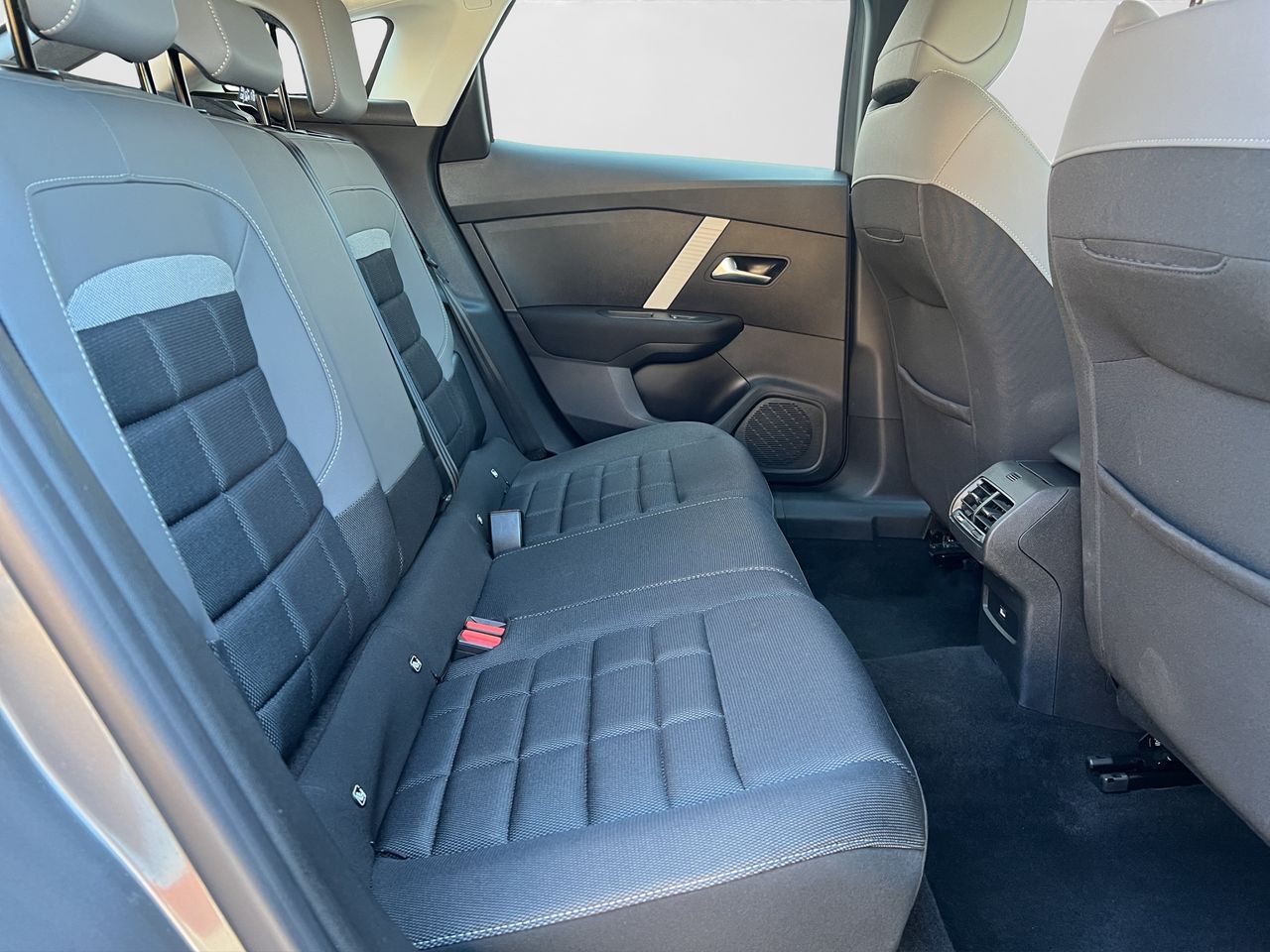 Citroën C4 HYBRID 136 e-DSC6 PLUS