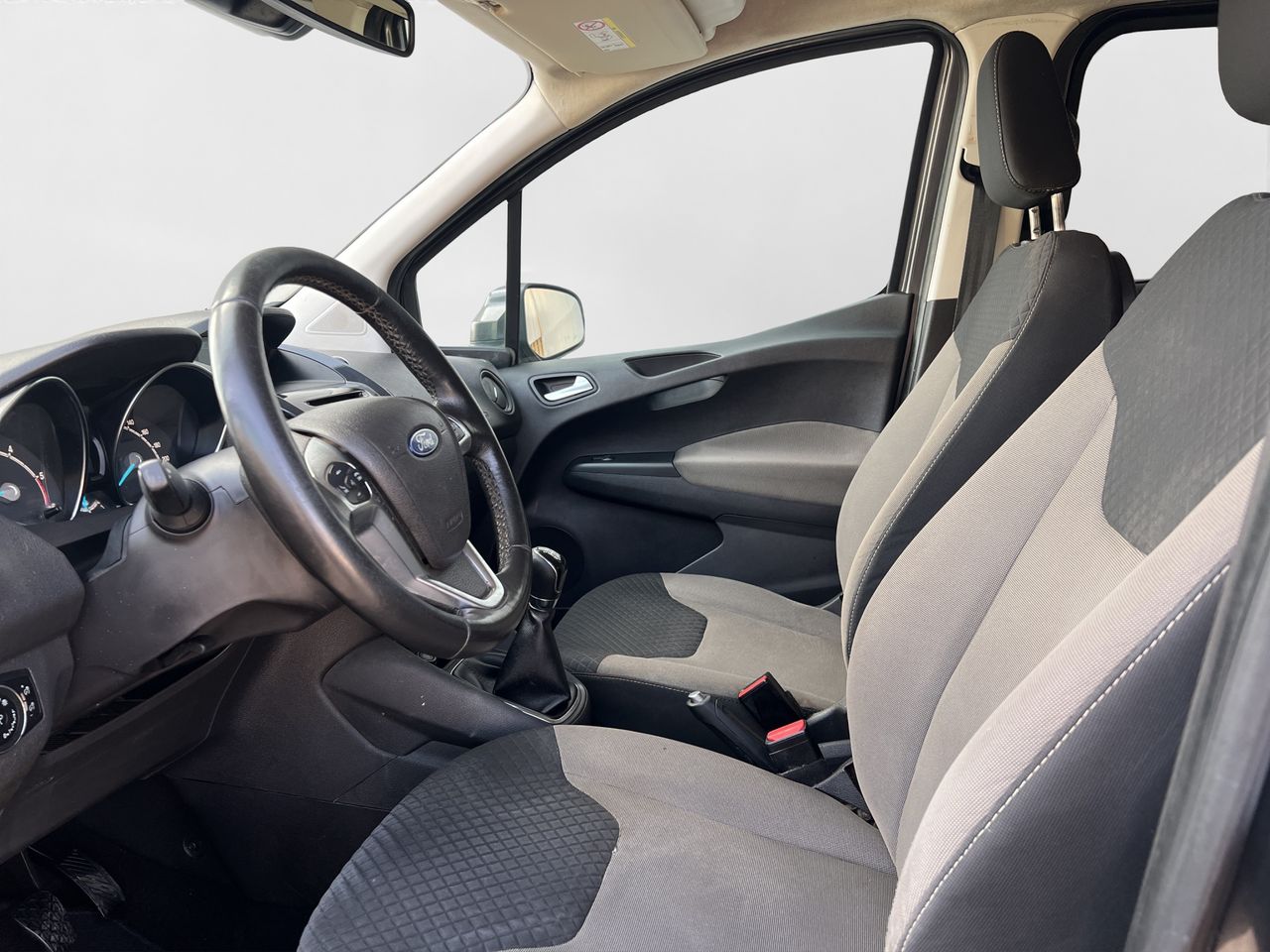 Ford Tourneo Courier 1.5 TDCI TITANIUM